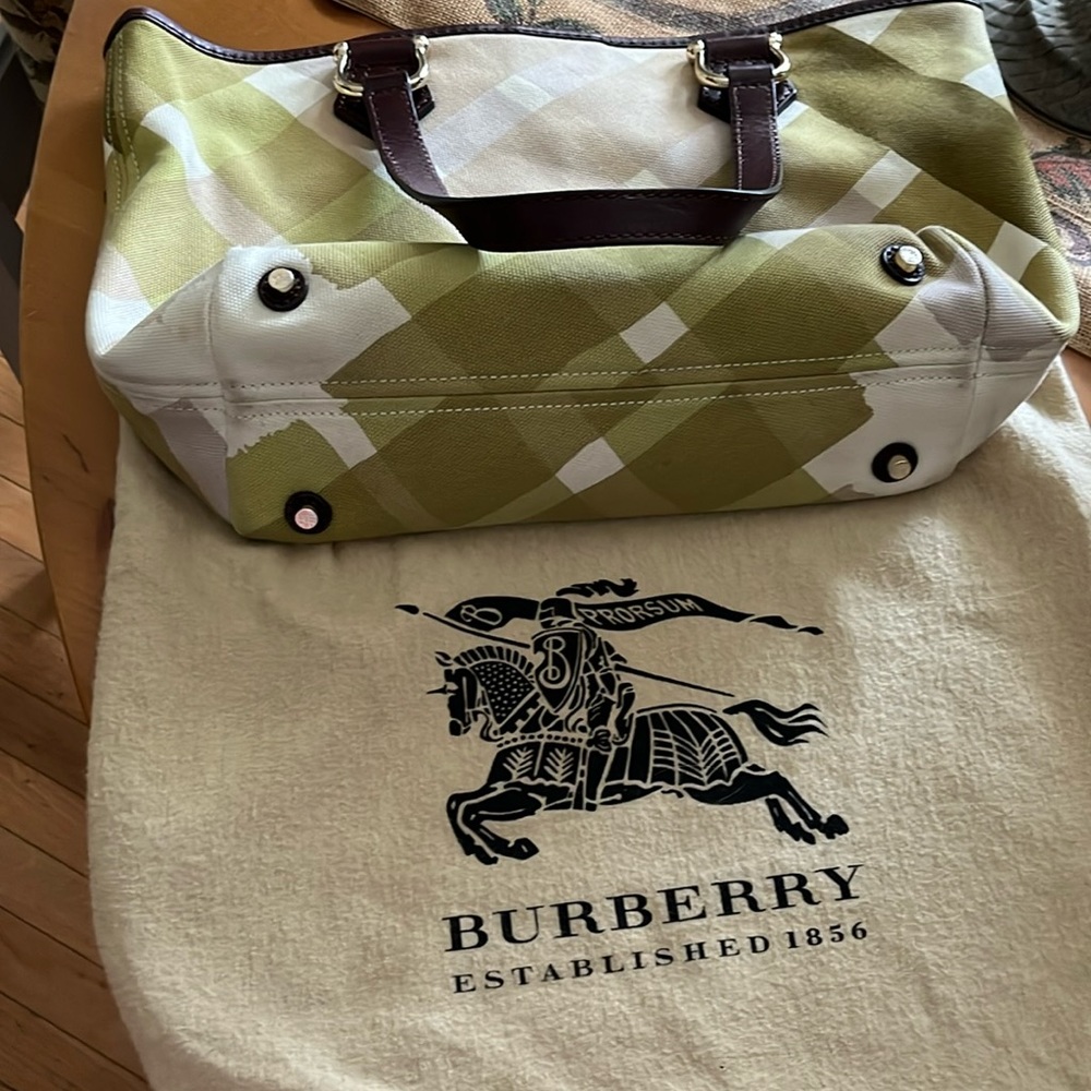 Authentic Burberry Green Nova Check Tote with Burberry sleeper bag